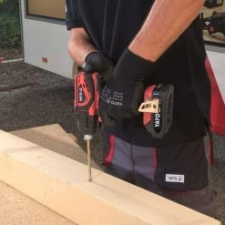 YATO Tournevis à Chocs Avec Batterie Li-ion 2,0Ah 18V 160Nm